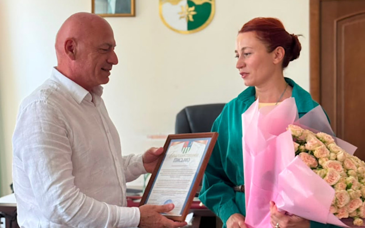 Цветы и слова признательности