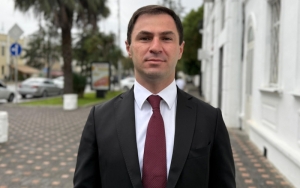 Тимур Агрба поздравил сухумцев с Днем освобождения столицы