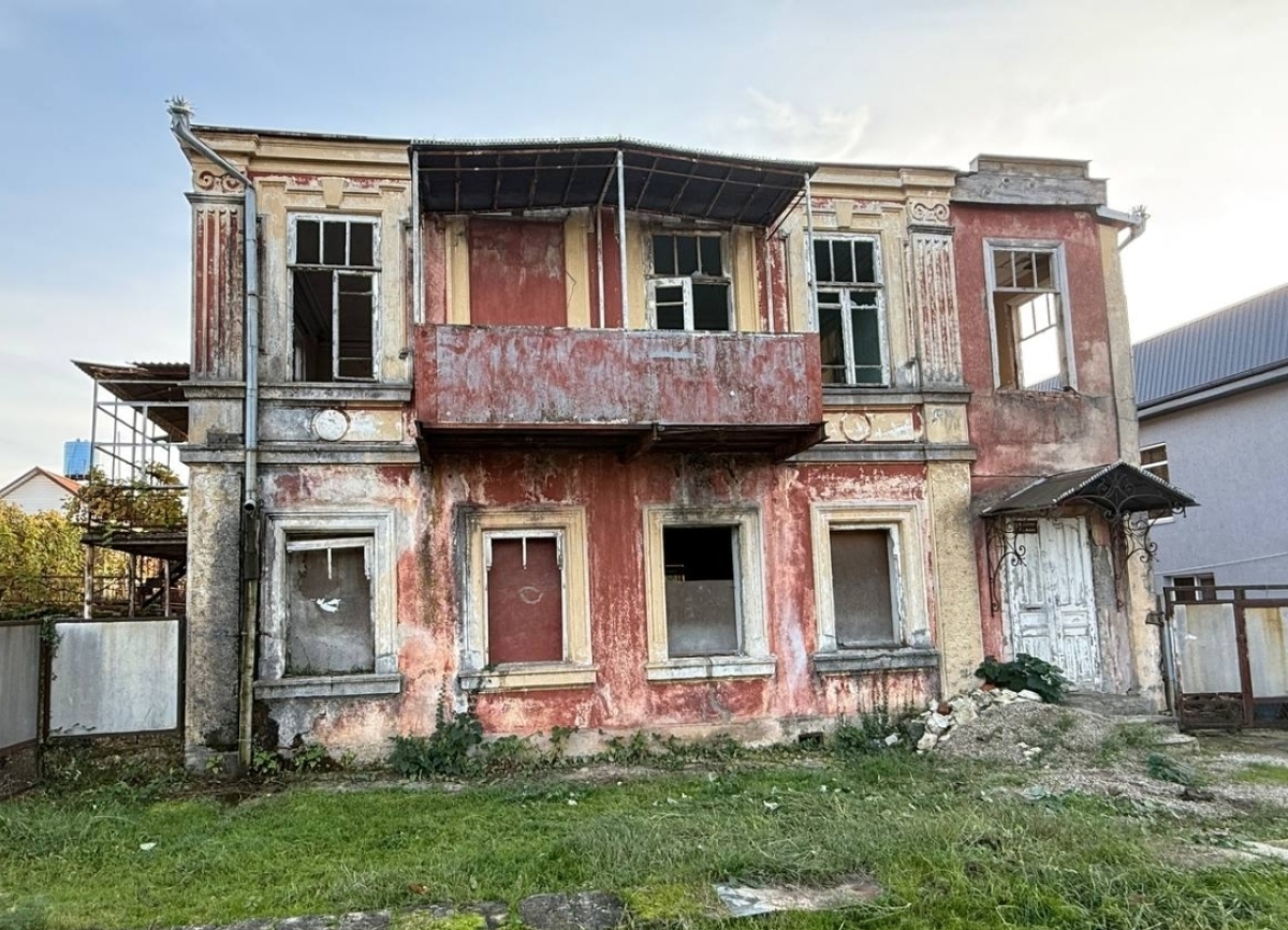 Печать Дом в Гудауте, в котором во время войны работал Владислав Ардзинба, станет музеем