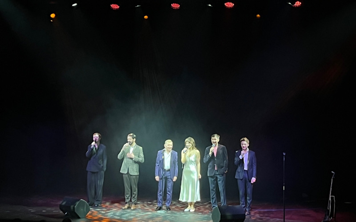 В Государственном русском театре драмы имени Ф. А. Искандера состоялся праздничный концерт к 8 Марта