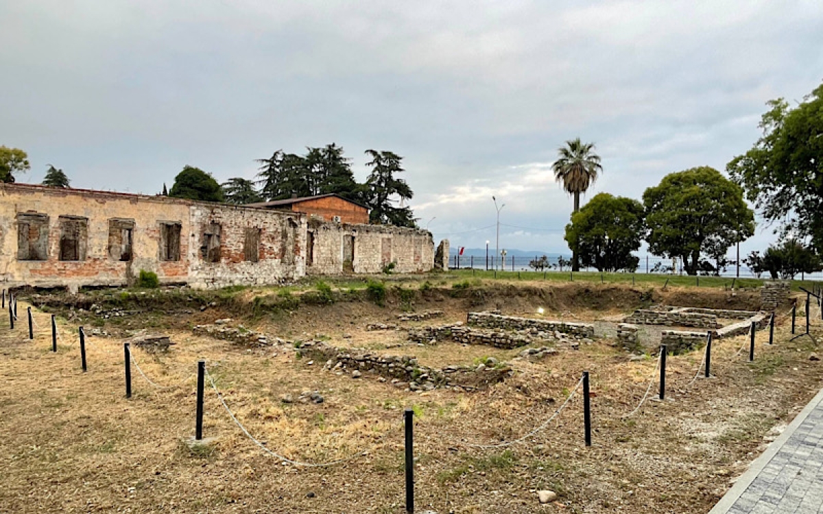 В тысячелетия спрессованы мгновенья