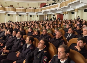 Сотрудники милиции отмечают свой профессиональный праздник