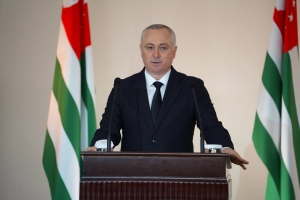 Бадра Гунба выступил с посланием к Парламенту