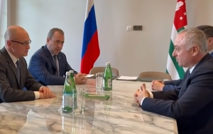 В аэропорту Сухума подписано соглашение о гуманитарном взаимодействии Абхазии с банком ПСБ