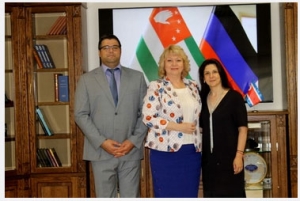 Контакты между Республикой Абхазия и Донецкой Народной Республикой крепнут и развиваются