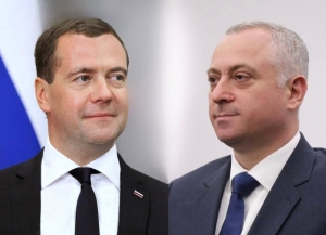 Заместитель председателя Совета Безопасности России Дмитрий Медведев поздравил президента Бадру Гунба с Днем Победы и Независимости