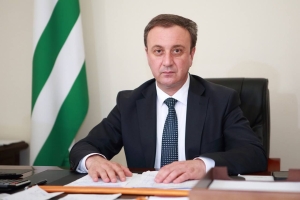 Премьер-министр Владимир Делба поздравил педагогов с Днем учителя