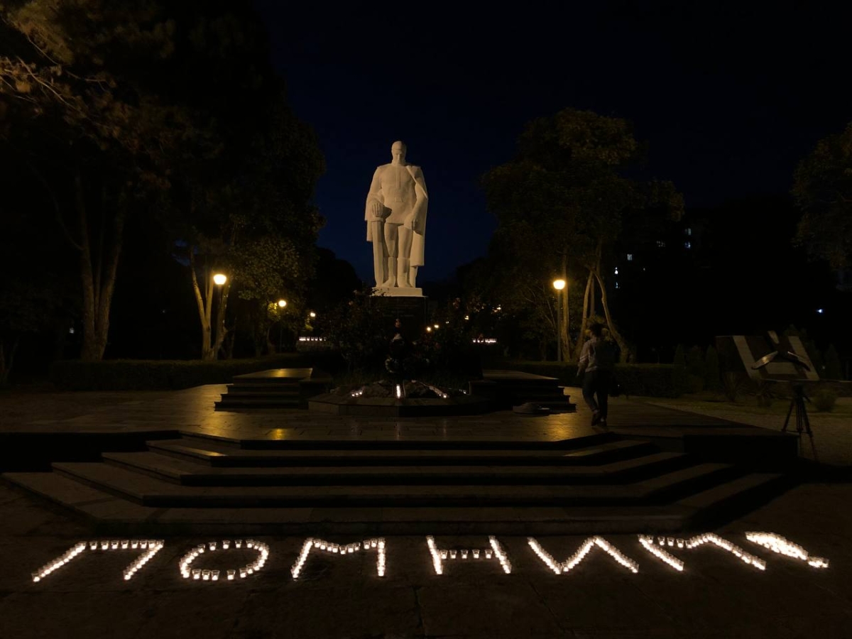 Свеча памяти в Сухуме «Помним»