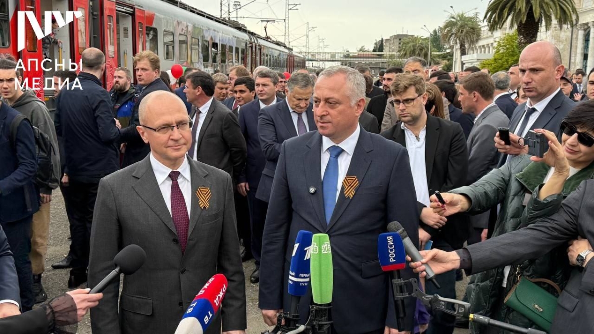 На перроне Сухумского вокзала