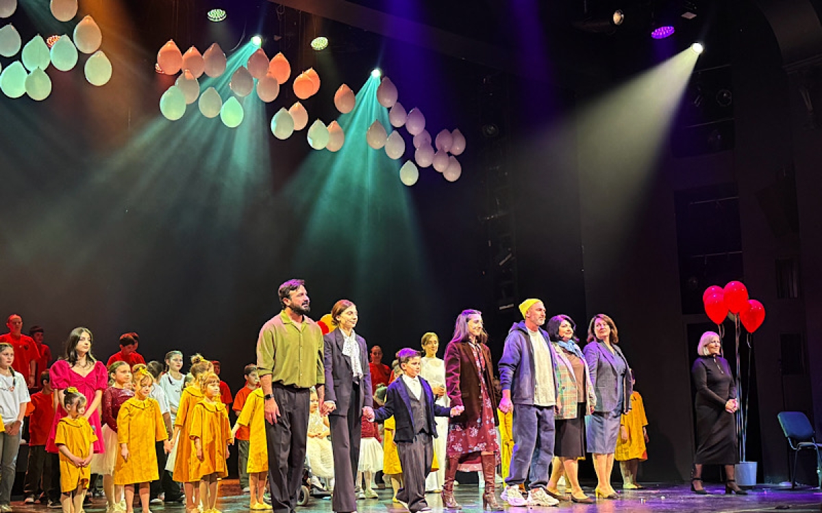 Спектакль &laquo;Супергерои&raquo;.  Мир радует такой, какой он есть