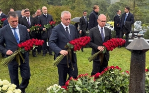 Руководство Абхазии почтило память первого президента Владислава Ардзинба