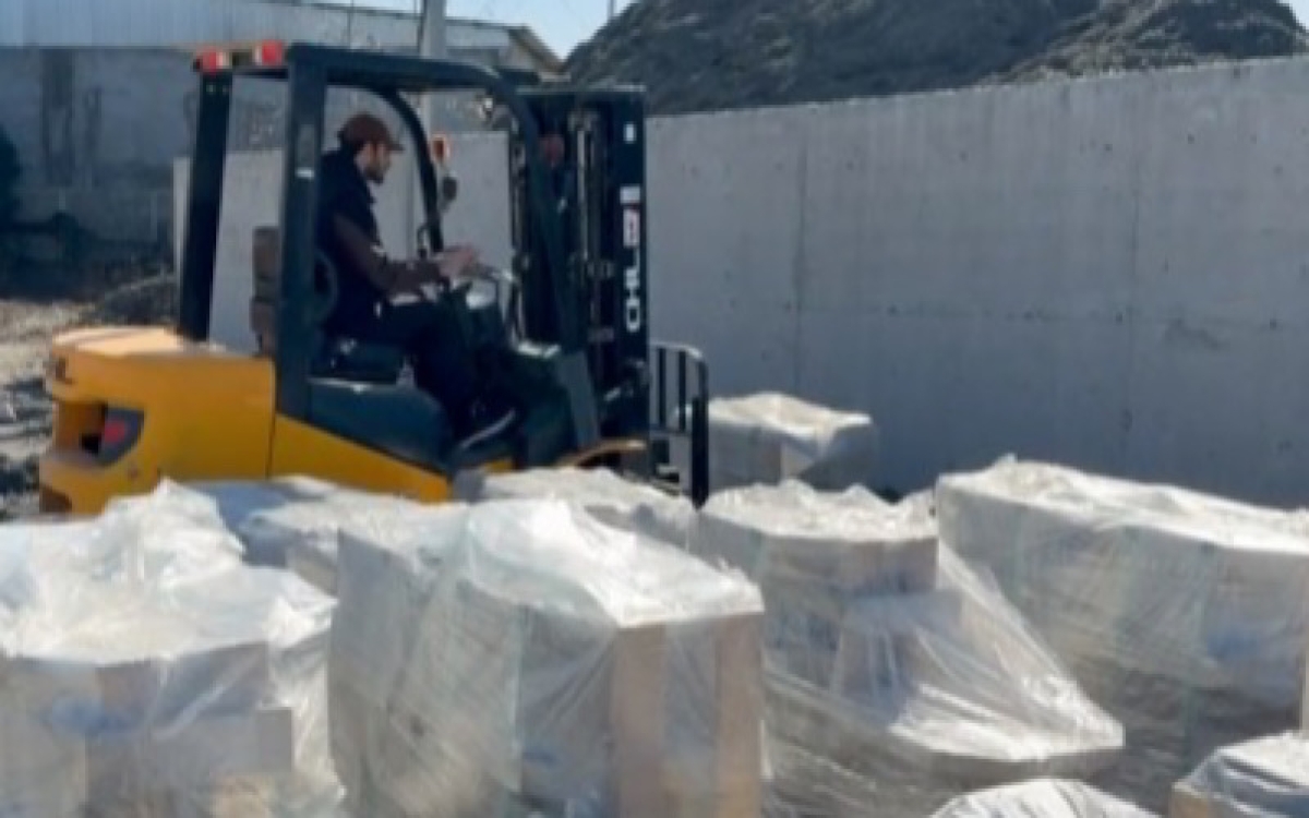 Новую партию гранита для набережной доставили в Сухум